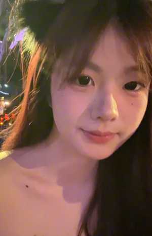 黑丝粉乳