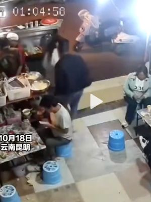 美女男友暴揍