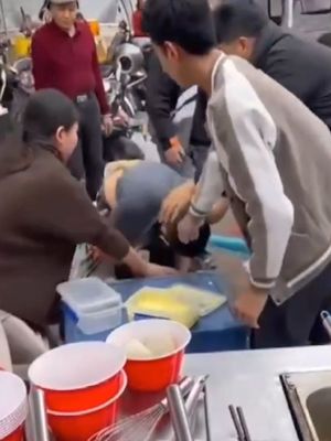 摊贩打架
